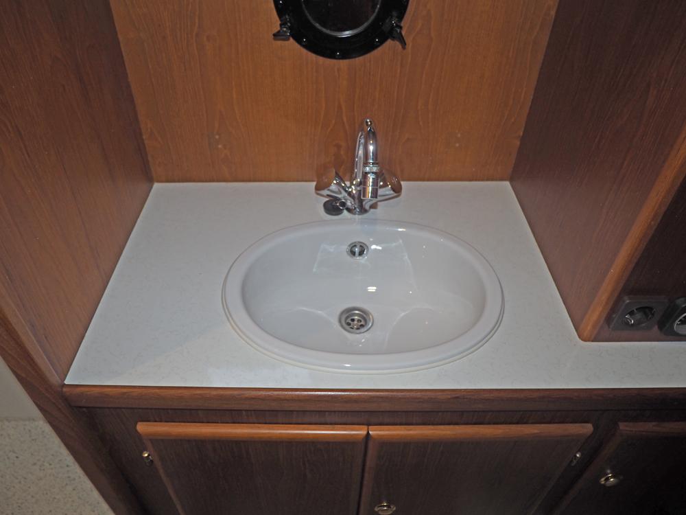 Aft cabin, Accommodation